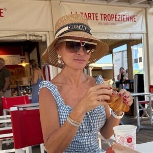 Meet your Posher, Magda